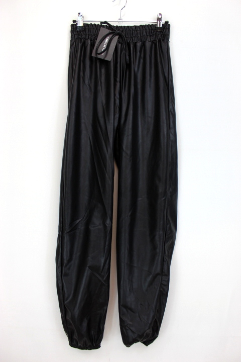 Pantalon en simili élastiqué taille et base NEUF Prettylittlething taille 34 - friperie femmes, vêtements d'occasion, seconde main